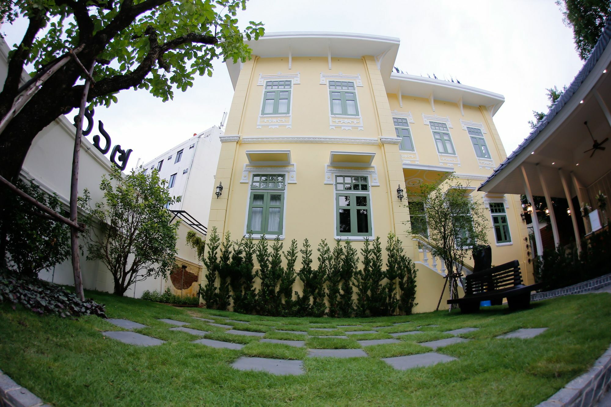 Baan 2459 Heritage House Bangkok Exterior foto